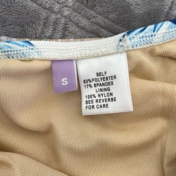 NWOT Paper Sails Deep V Croatia One-Piece Size Small - Picture 9 of 10